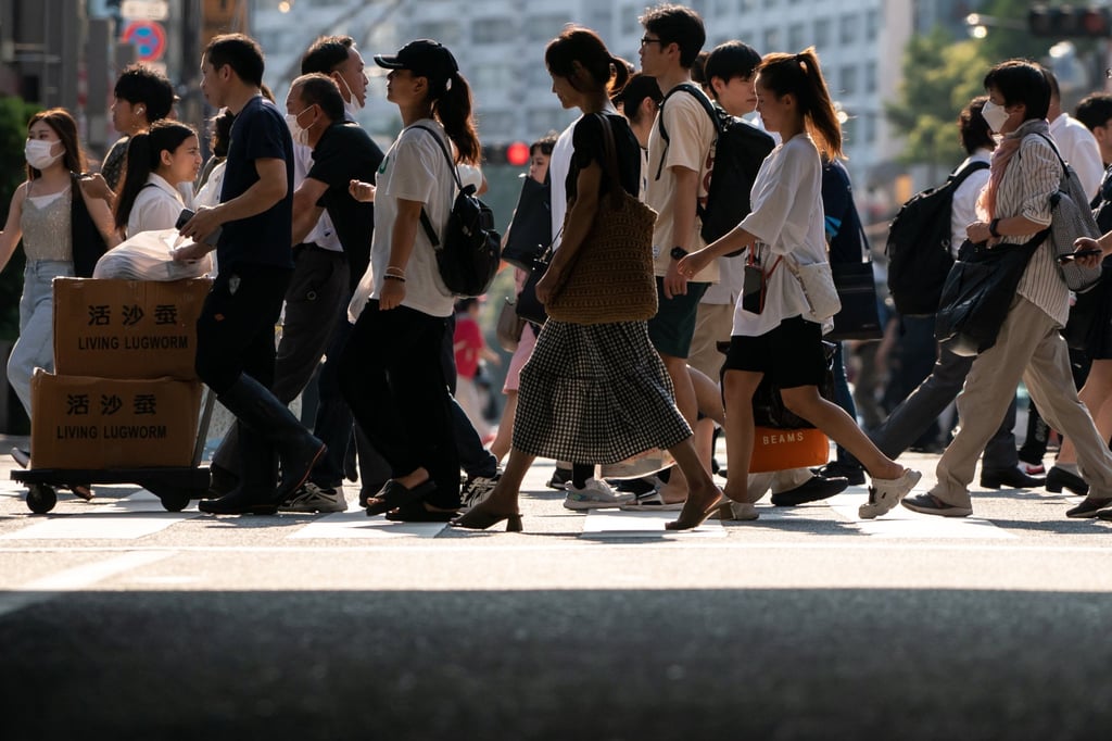 Japanese society promotes a hardworking culture, and very few Japanese people spend time in cafes and bars, although this is changing slowly. Photo: Getty Images