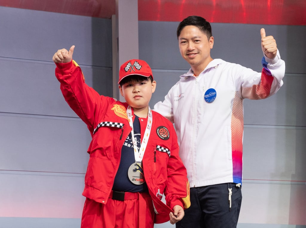 Hui gave Leong some words of advice about pursuing dreams and also dedicated one of his race medals to the boy.