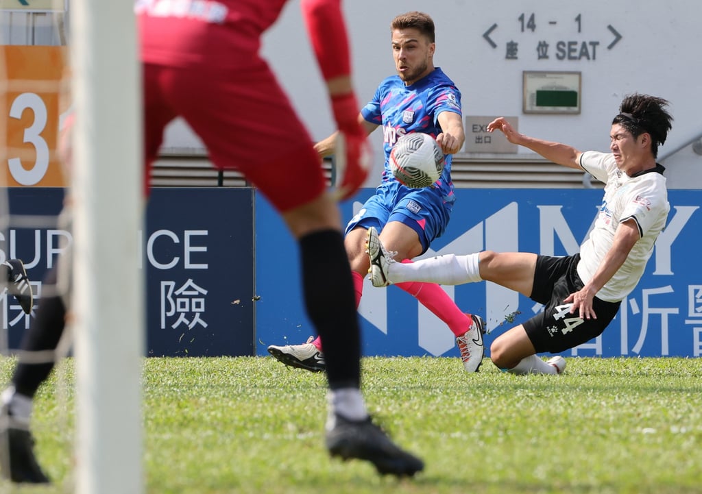 BC Rangers’ Yumemi Kanda slides to try to intercept Igor Sartori’s cross in Wednesday’s final. Photo: Edmond So BC Rangers’ Yumemi Kanda slides to try to intercept Igor Sartori’s cross in Wednesday’s final. Photo: Edmond So