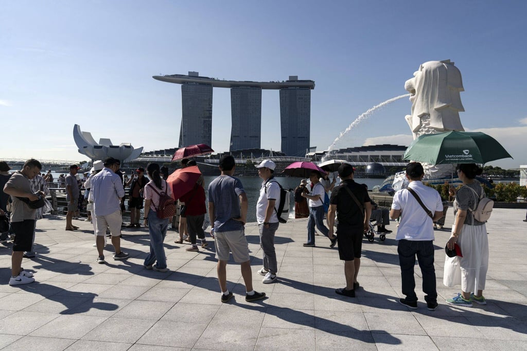 A steady increase in tourists to Singapore could shore up the city’s retail sector, analysts say. Photo: Bloomberg A steady increase in tourists to Singapore could shore up the city’s retail sector, analysts say. Photo: Bloomberg
