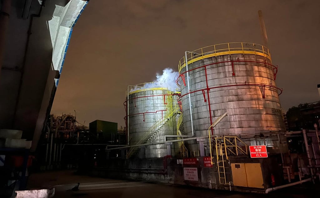A massive storage tank in Kowloon leaks toxic and flammable vapour from styrene, used to make plastic, which caused a major alert in the early hours of Sunday. Photo: Facebook/FSD