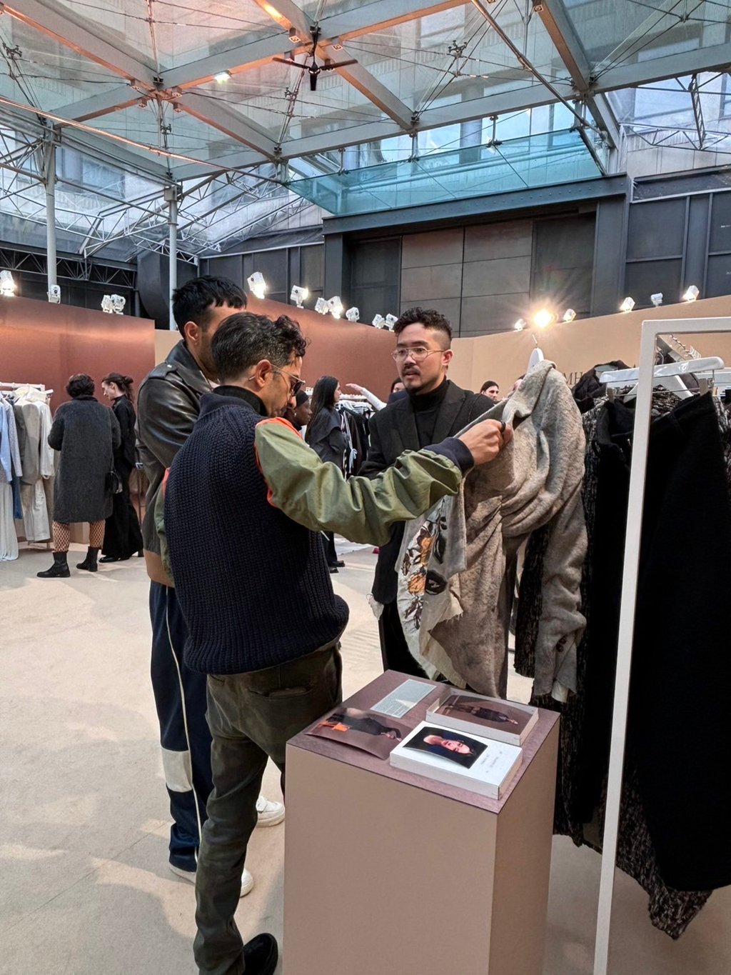 Chiahung Su introduces his work to industry insiders at the LVMH Prize showcase. Photo: Chiahung Su