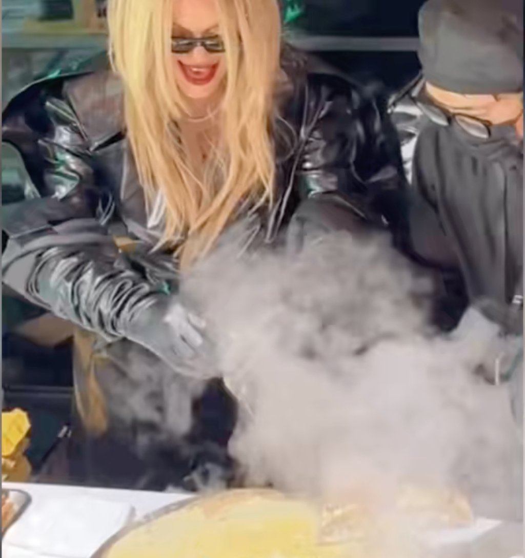 Rihanna clearly enjoying herself making the famous Chinese treat on a Shanghai street. Photo: Douyin Rihanna clearly enjoying herself making the famous Chinese treat on a Shanghai street. Photo: Douyin