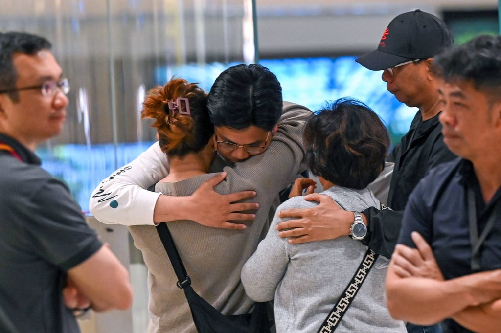 Passengers of Singapore Airlines flight SQ321, which made an emergency landing in Bangkok on its flight from London to Singapore, greet family members upon arrival at Changi Airport in Singapore on Wednesday. Photo: EPA-EFE Passengers of Singapore Airlines flight SQ321, which made an emergency landing in Bangkok on its flight from London to Singapore, greet family members upon arrival at Changi Airport in Singapore on Wednesday. Photo: EPA-EFE