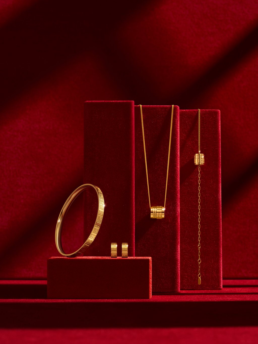 In 1972, Chow Tai Fook launched its 999.9 standard gold products in the Hong Kong and Macau markets In 1972, Chow Tai Fook launched its 999.9 standard gold products in the Hong Kong and Macau markets