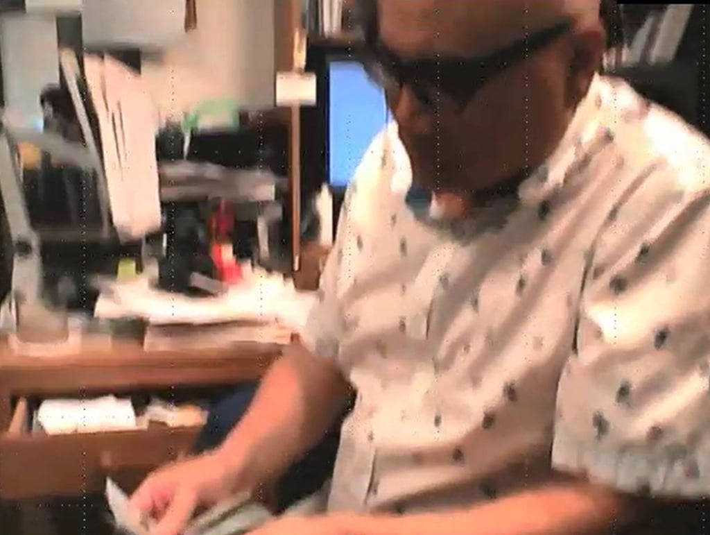 A still taken from an FBI video shows a former CIA officer and FBI linguist accepting money from an undercover agent posing as a Chinese operative. Photo: US Justice Department via TNS