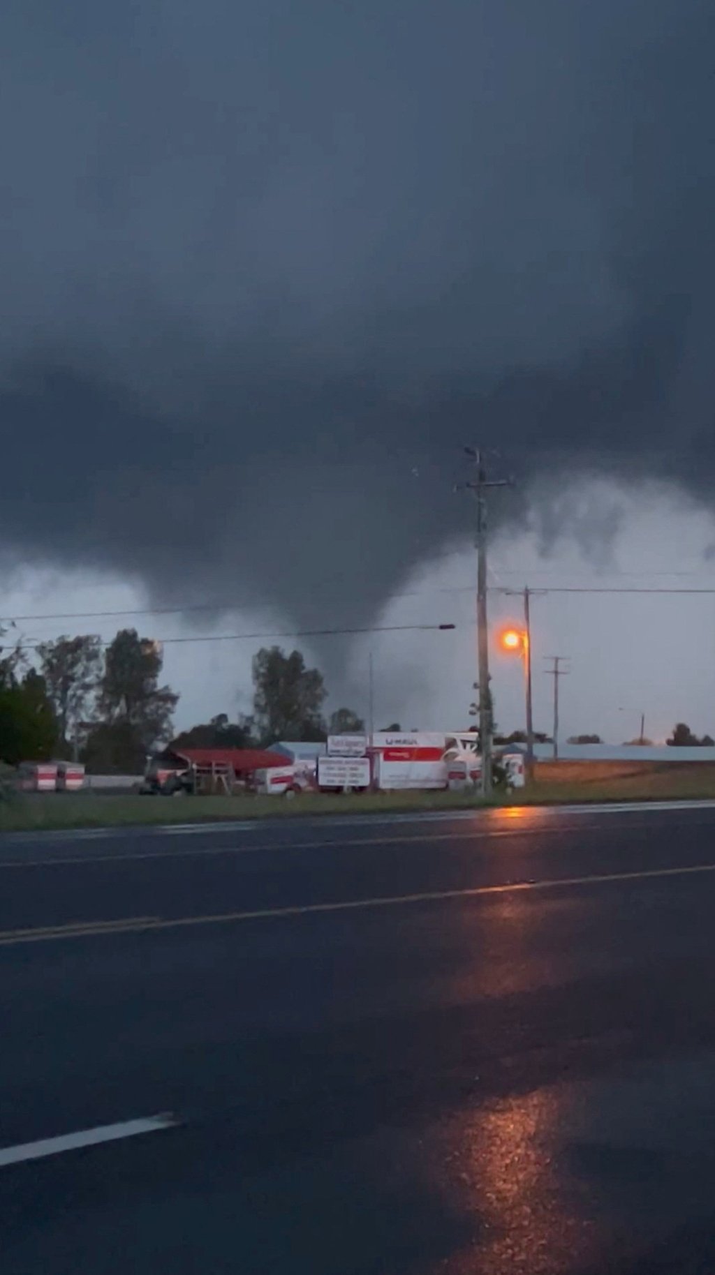 A tornado in Eddyville, Kentucky. Photo: Zachary Pike via Reuters