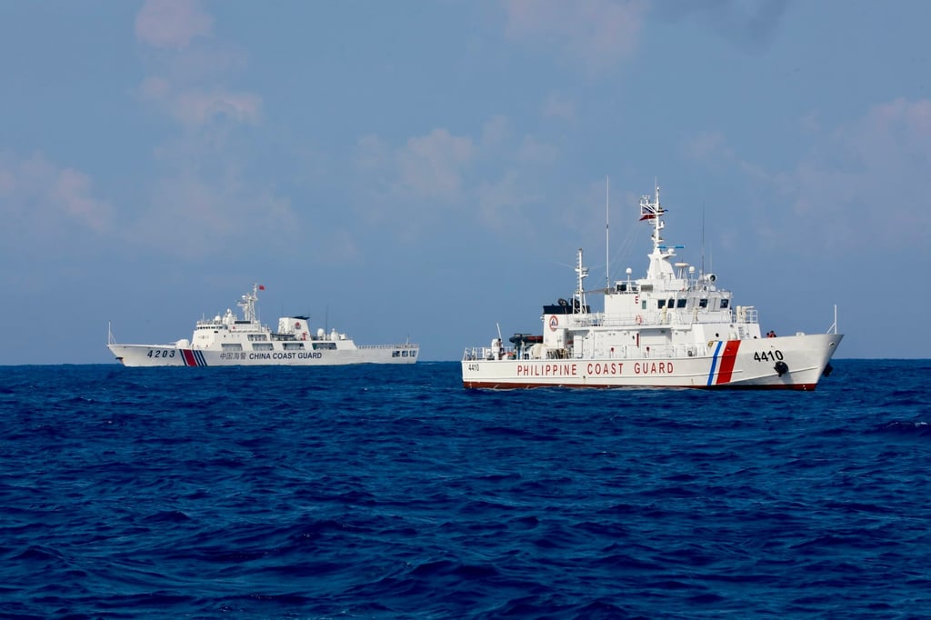 A Chinese coastguard patrol ship (left) and a Philippine coastguard vessel sail near one another in the disputed South China Sea on May 16. Photo: EPA-EFE