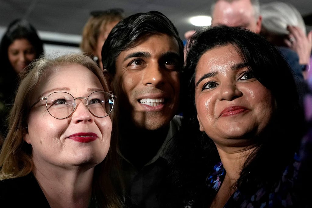 British Prime Minister Rishi Sunak poses for pictures with supporters. Photo: AFP British Prime Minister Rishi Sunak poses for pictures with supporters. Photo: AFP