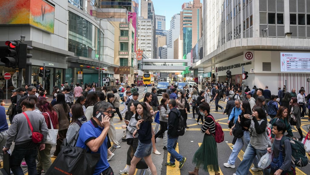 Retail investors in Hong Kong were drawn to fixed-income funds in the first quarter. Photo: Eugene Lee Retail investors in Hong Kong were drawn to fixed-income funds in the first quarter. Photo: Eugene Lee