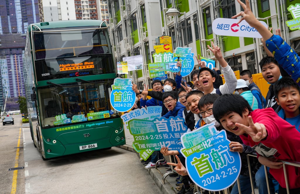 Dozens of bus fanatics cheer in anticipation of the maiden voyage of Hong Kong’s first hydrogen-powered double-decker bus on February 25, 2024. Photo: Sam Tsang Dozens of bus fanatics cheer in anticipation of the maiden voyage of Hong Kong’s first hydrogen-powered double-decker bus on February 25, 2024. Photo: Sam Tsang