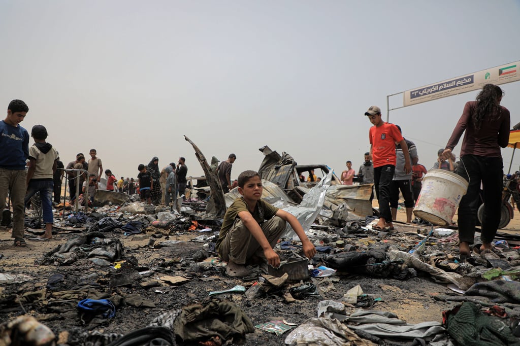 Palestinians at the site of the Israeli air strike that killed dozens at a tent camp. Photo: Xinhua Palestinians at the site of the Israeli air strike that killed dozens at a tent camp. Photo: Xinhua