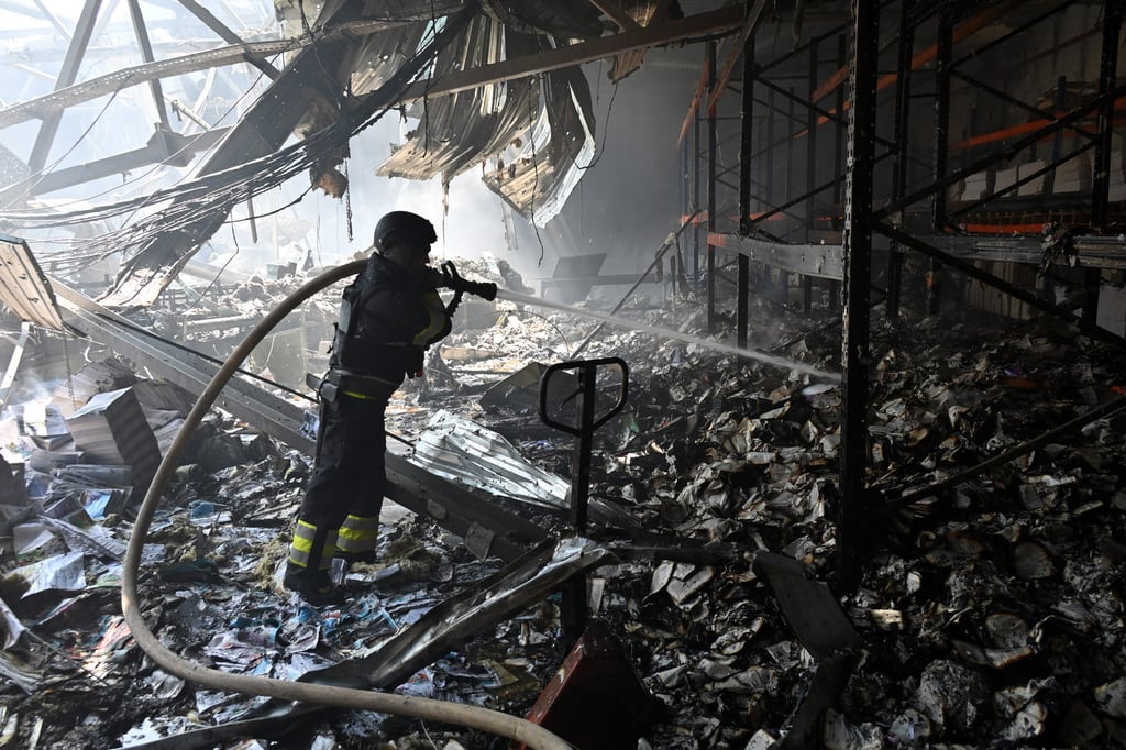 A Ukrainian rescuer works at the site of a missile attack in Kharkiv amid the Russian invasion of Ukraine. Photo: TNS