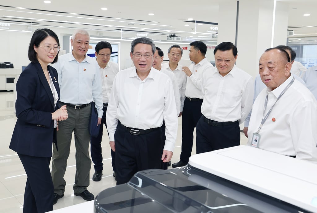 Li Xiting (right), the chairman of medical equipment manufacturer Mindray Bio-Medical, with Premier Li Qiang in August. Photo: Xinhua
