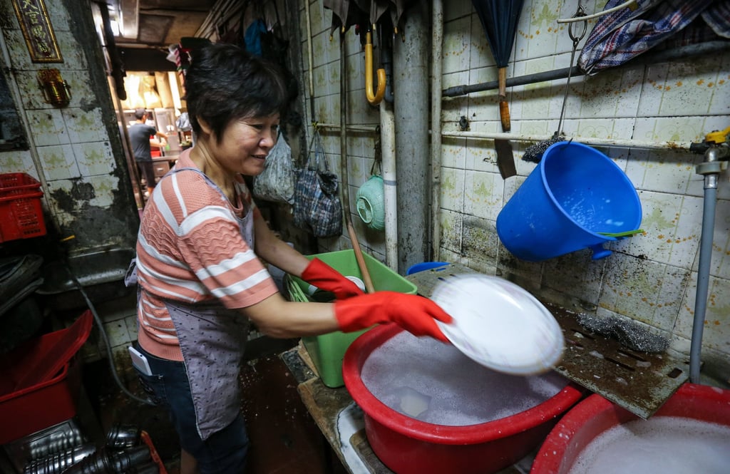 A monthly water bill for Hong Kong-style cafes, or cha chaan teng, is about HK$1,000, industry leader Simon Wong says. Photo: Dickson Lee A monthly water bill for Hong Kong-style cafes, or cha chaan teng, is about HK$1,000, industry leader Simon Wong says. Photo: Dickson Lee