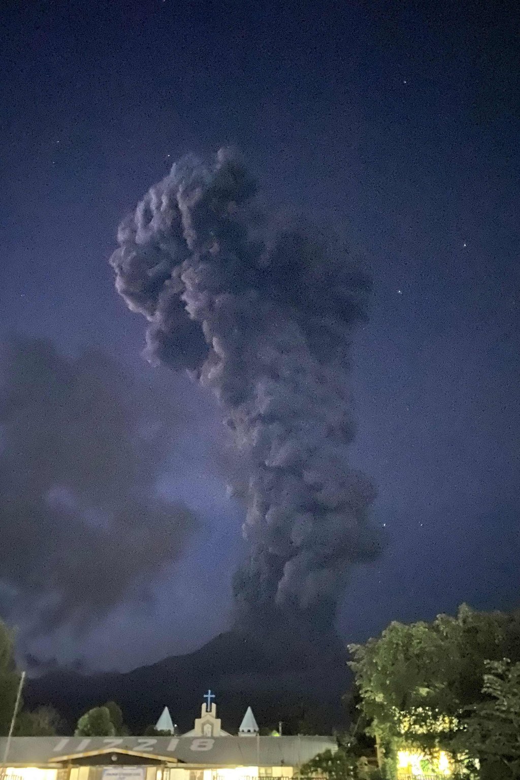 Kanlaon volcano spews a large plume of ash during an eruption on Monday night as seen from La Castellana town in the central Philippines’ Negros Occidental province. Photo: Dollet Demaflies/Handout via AFP Kanlaon volcano spews a large plume of ash during an eruption on Monday night as seen from La Castellana town in the central Philippines’ Negros Occidental province. Photo: Dollet Demaflies/Handout via AFP