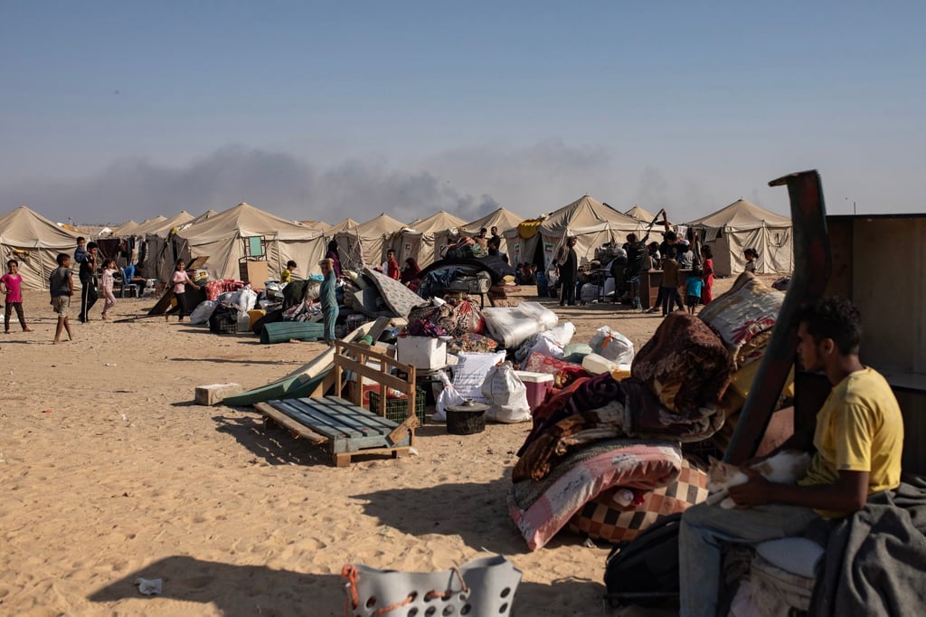 Palestinians prepare to evacuate the Al-Mawasi area. Photo: EPA-EFE