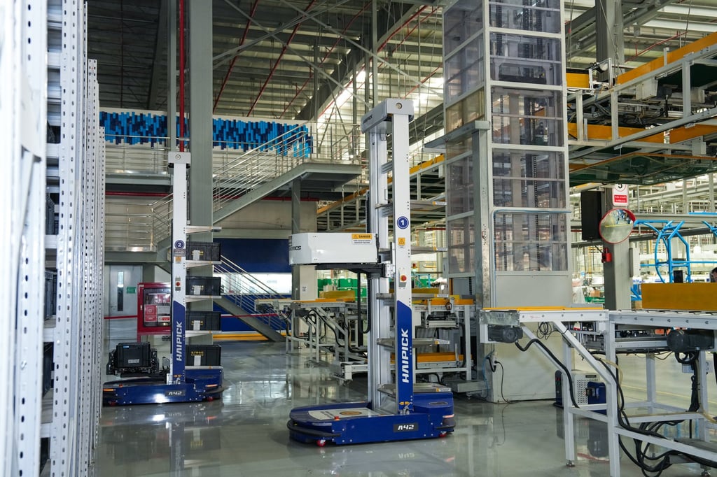 The use of 5G technology at Midea’s smart factory in Thailand ensures that automated guided vehicles equipped with cameras and lasers can communicate with each other and detect hazards while transporting goods. The use of 5G technology at Midea’s smart factory in Thailand ensures that automated guided vehicles equipped with cameras and lasers can communicate with each other and detect hazards while transporting goods.