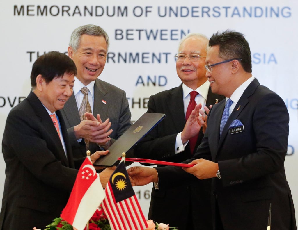 Singapore and Malaysia officials at the signing of the memorandum of understanding on the high-speed rail project in 2016. Photo: EPA