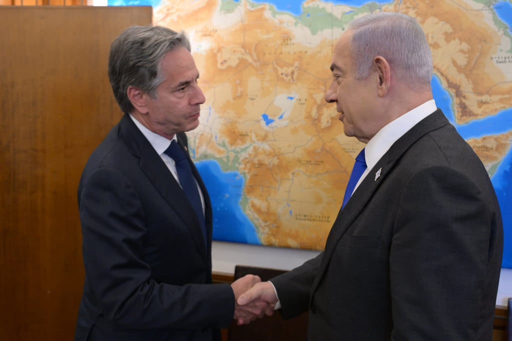 Israeli Prime Minister Benjamin Netanyahu, right, receives Blinken in Jerusalem, Israel on Monday. Photo: Amos Ben-Gershom / GPO / dpa