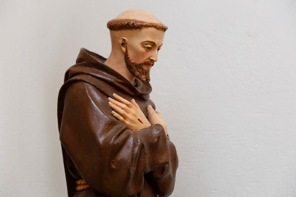 The coronal tonsure, a hairstyle popular among Catholic monks from the 4th to the 5th centuries, was inspired by the crown of thorns worn by Jesus. Photo: Shutterstock