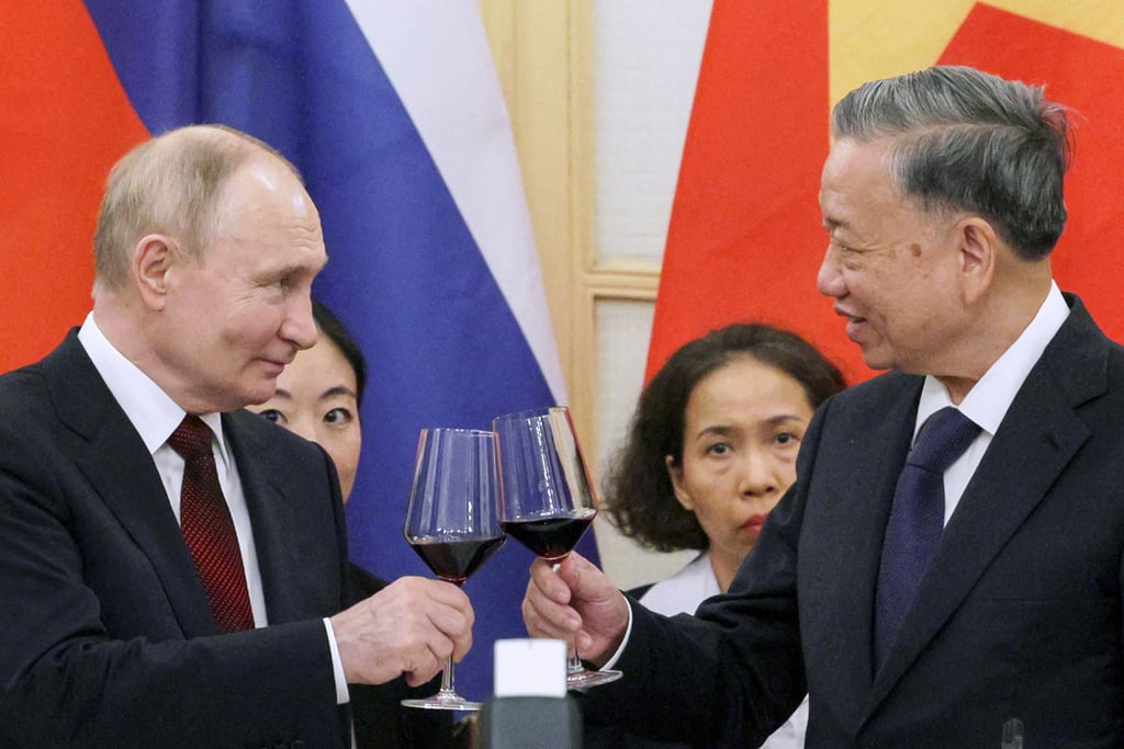 Russia’s President Vladimir Putin and Vietnam’s President To Lam toast during a reception at the Hanoi Opera House on Thursday. Photo: TNS Russia’s President Vladimir Putin and Vietnam’s President To Lam toast during a reception at the Hanoi Opera House on Thursday. Photo: TNS