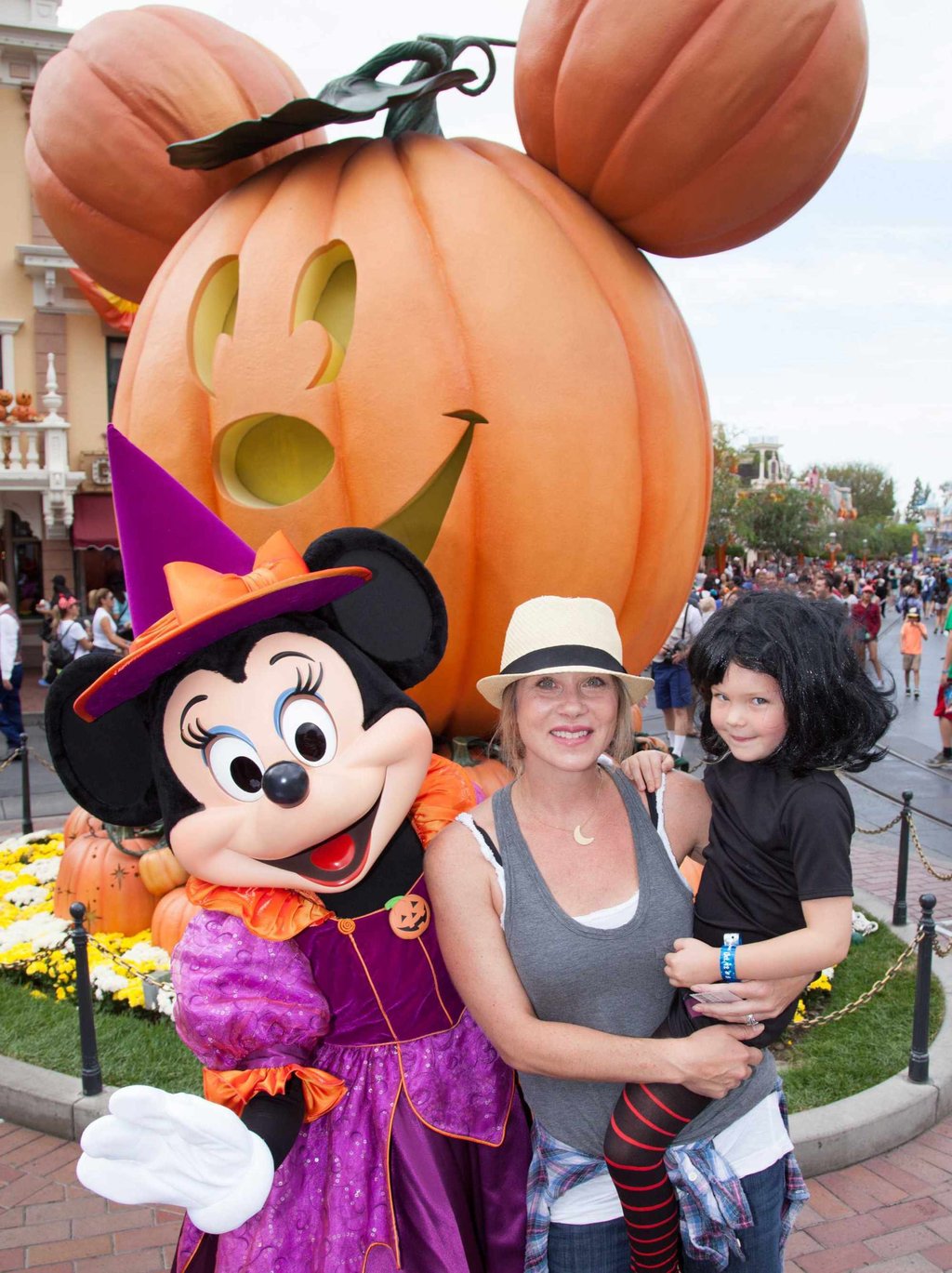 Christina Applegate and Sadie LeNoble at Disney during Halloween in 2015 in Anaheim, California. Photo: Disney Parks via Getty Images