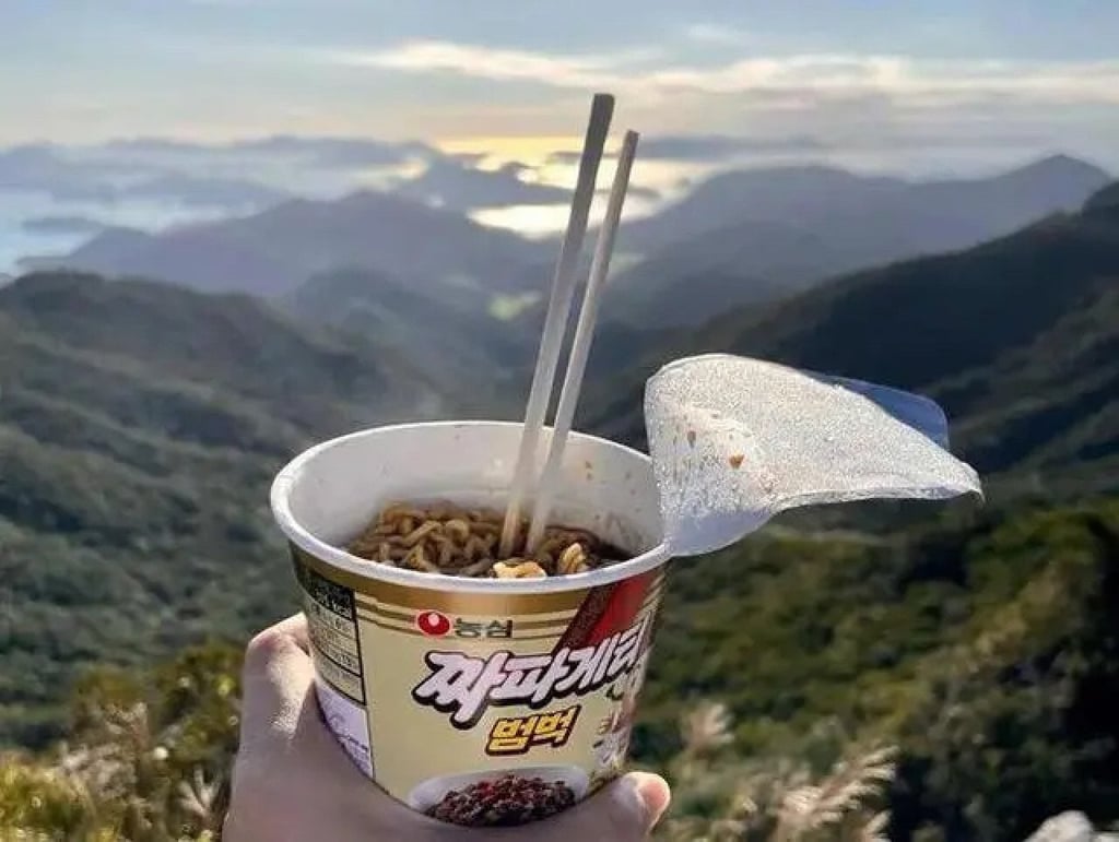 After an arduous climb instant noodles taste much better, but there is a downside to the snacking trend. Photo: Baidu
