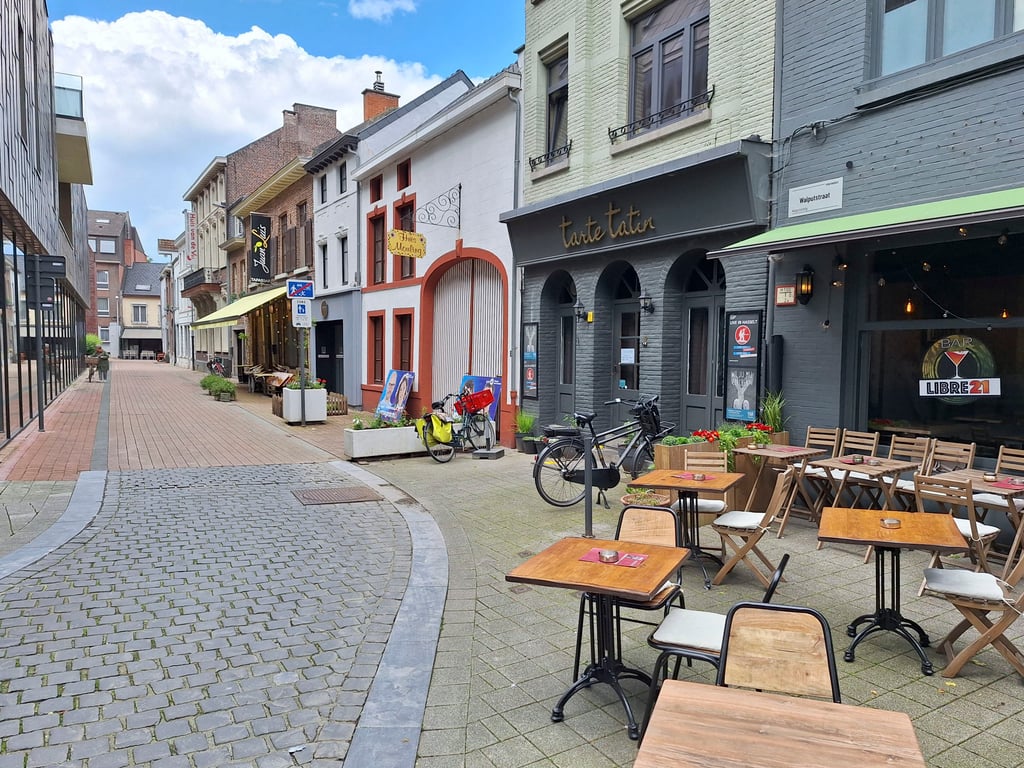 A street in Hasselt, Limburg’s capital, during rush hour. Photo: Ed Peters