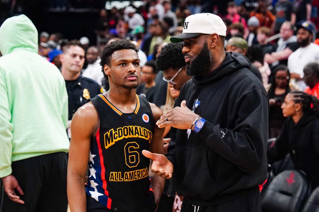 Bronny James (left) talks to his father, LeBron James. The pair could be on the floor at the same time as teammates for the Los Angeles Lakers this coming season. Photo: AFP