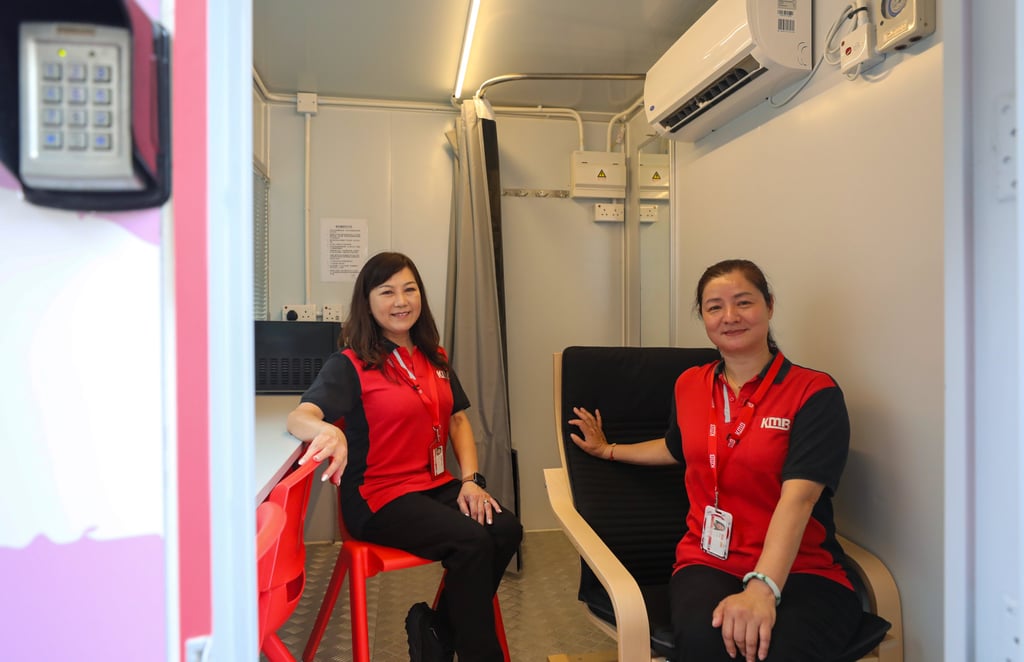 The new rest facility includes a changing room with a full-length mirror, an armchair and a microwave oven. Photo: Xiaomei Chen