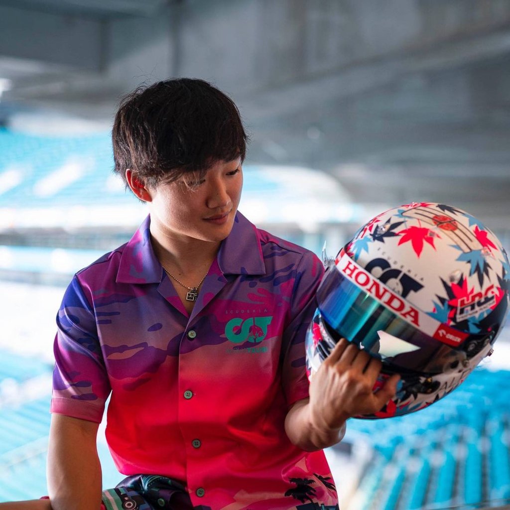 Yuki Tsunoda shows off his special edition helmet for the Formula One Miami Grand Prix 2023. Photo: @yukitsunoda0511/Instagram Yuki Tsunoda shows off his special edition helmet for the Formula One Miami Grand Prix 2023. Photo: @yukitsunoda0511/Instagram