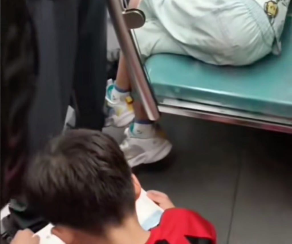 The studious boy was engrossed in the adult text when he was spotted by the professor. Photo: Douyin