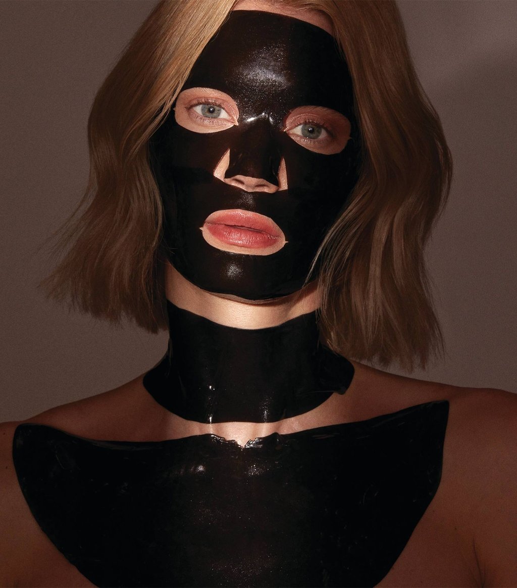 111Skin’s Celestial Black Diamond Lifting and Firming Neck Mask 111Skin’s Celestial Black Diamond Lifting and Firming Neck Mask