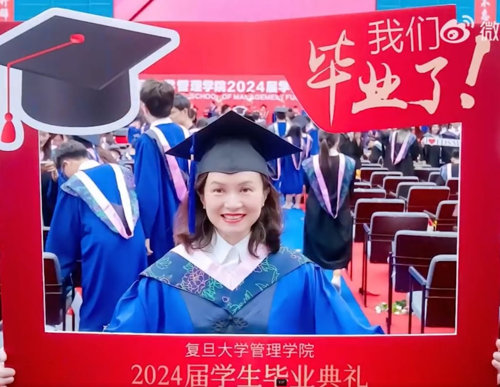 The mother’s success in her career and education has inspired many on mainland social media. Photo: Weibo The mother’s success in her career and education has inspired many on mainland social media. Photo: Weibo