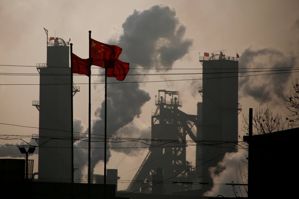 Chinese national flags are flying near a steel factory in Wuhan, Hebei province, China, February 23, 2017. Photo: Reuters