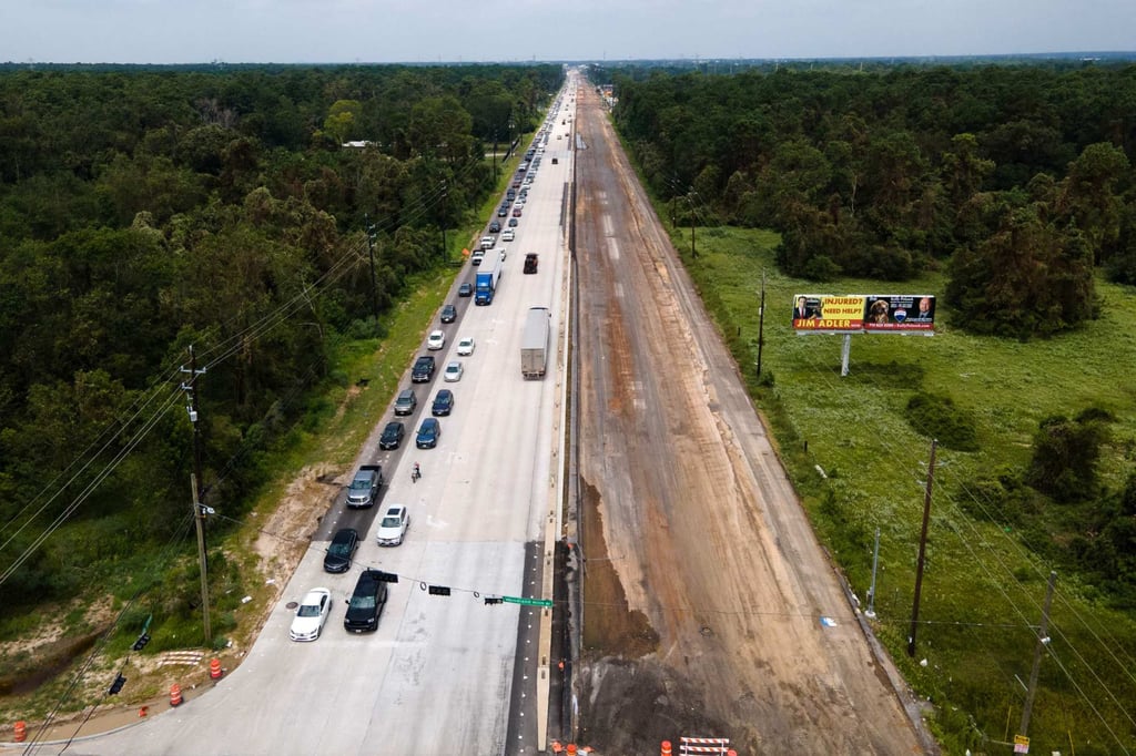 This aerial picture taken on Thursday shows a traffic jam caused by a downed traffic light in Humble, Texas. Photo: AFP This aerial picture taken on Thursday shows a traffic jam caused by a downed traffic light in Humble, Texas. Photo: AFP