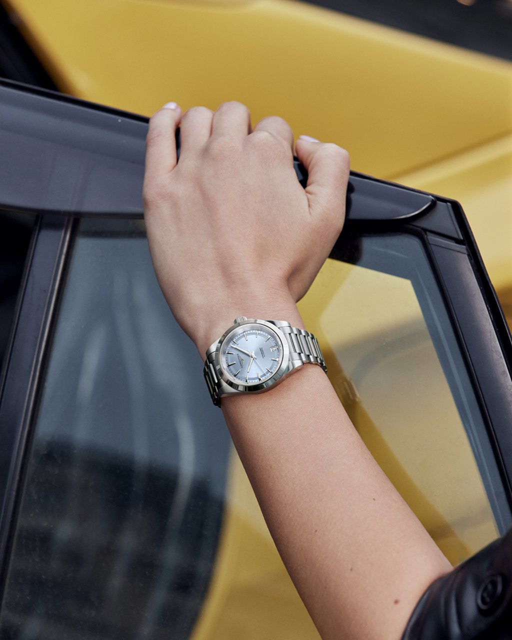The Longines Conquest 34mm watch comes with a stainless steel bracelet or a matching rubber strap The Longines Conquest 34mm watch comes with a stainless steel bracelet or a matching rubber strap