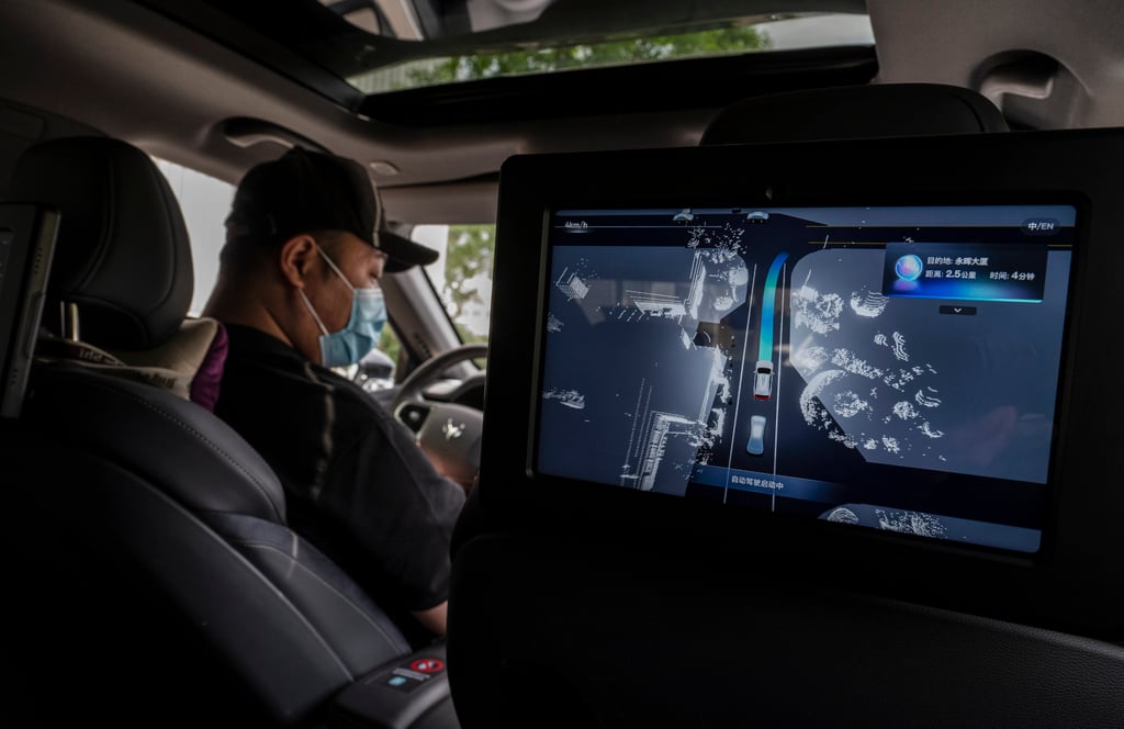 A monitor shows the real-time location of the vehicle as a ‘safety driver sits in an Apollo robotaxi during a media tour at Baidu’s Apollo Park in Beijing, April 22, 2022. Photo: Getty Images