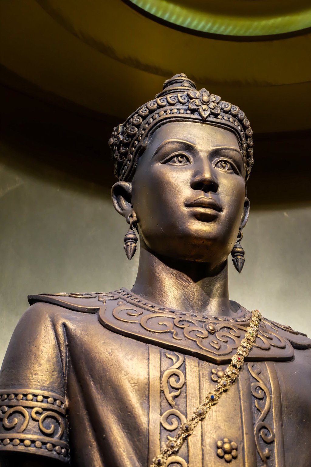 A statue of King Mangrai at Wiang Kum Kam Information Centre. Photo: Ron Emmons