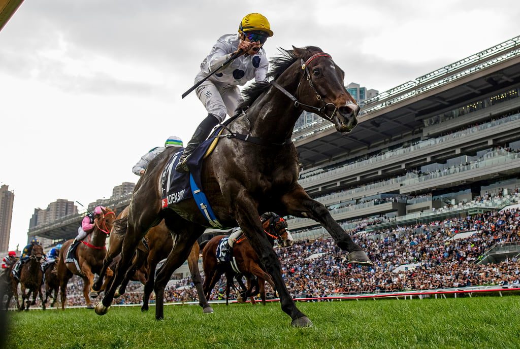 A photo taken by Evers shows Golden Sixty on its way to victory at the Longines Hong Kong Mile at Sha Tin Racecourse in December 2023. Photo: Alex Evers/Hong Kong Jockey Club