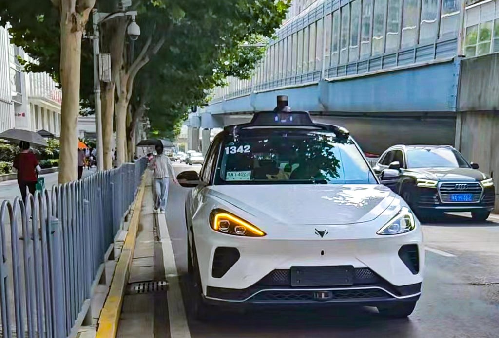 A Baidu Apollo Go self-driving car picks up a passenger in Wuhan, Hubei province, July 12, 2024. Photo: Coco Feng