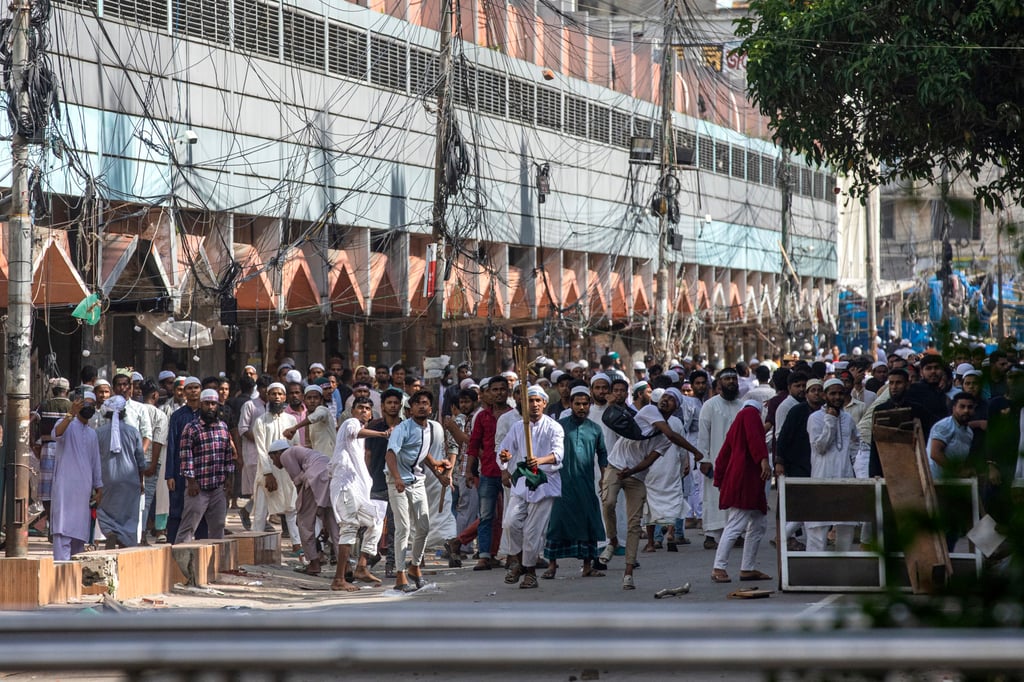 Students clash with police during a protest over the quota system in public service, in Dhaka, Bangladesh, on Friday. Photo: AP Students clash with police during a protest over the quota system in public service, in Dhaka, Bangladesh, on Friday. Photo: AP