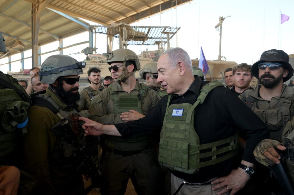 Israeli Prime Minister Benjamin Netanyahu speaks to Israeli soldiers during a visit to the southern city of Rafah in Gaza. Photo: Avi Ohayon / GPO / dpa - Israeli Prime Minister Benjamin Netanyahu speaks to Israeli soldiers during a visit to the southern city of Rafah in Gaza. Photo: Avi Ohayon / GPO / dpa -