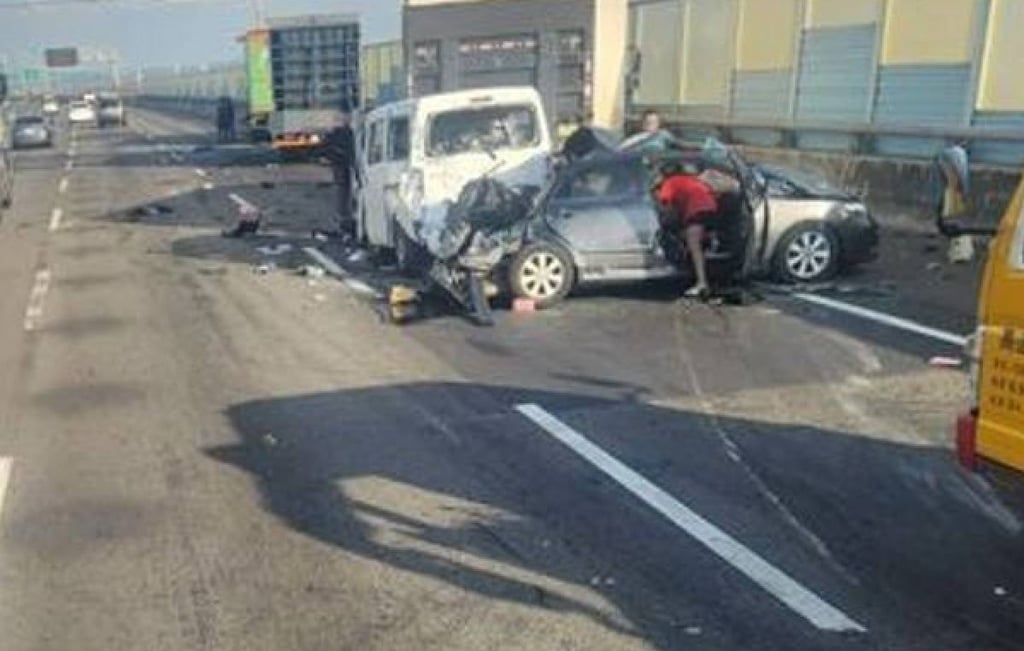 Two people were killed and five others were injured in the four-car pileup. Photo: ettoday Two people were killed and five others were injured in the four-car pileup. Photo: ettoday