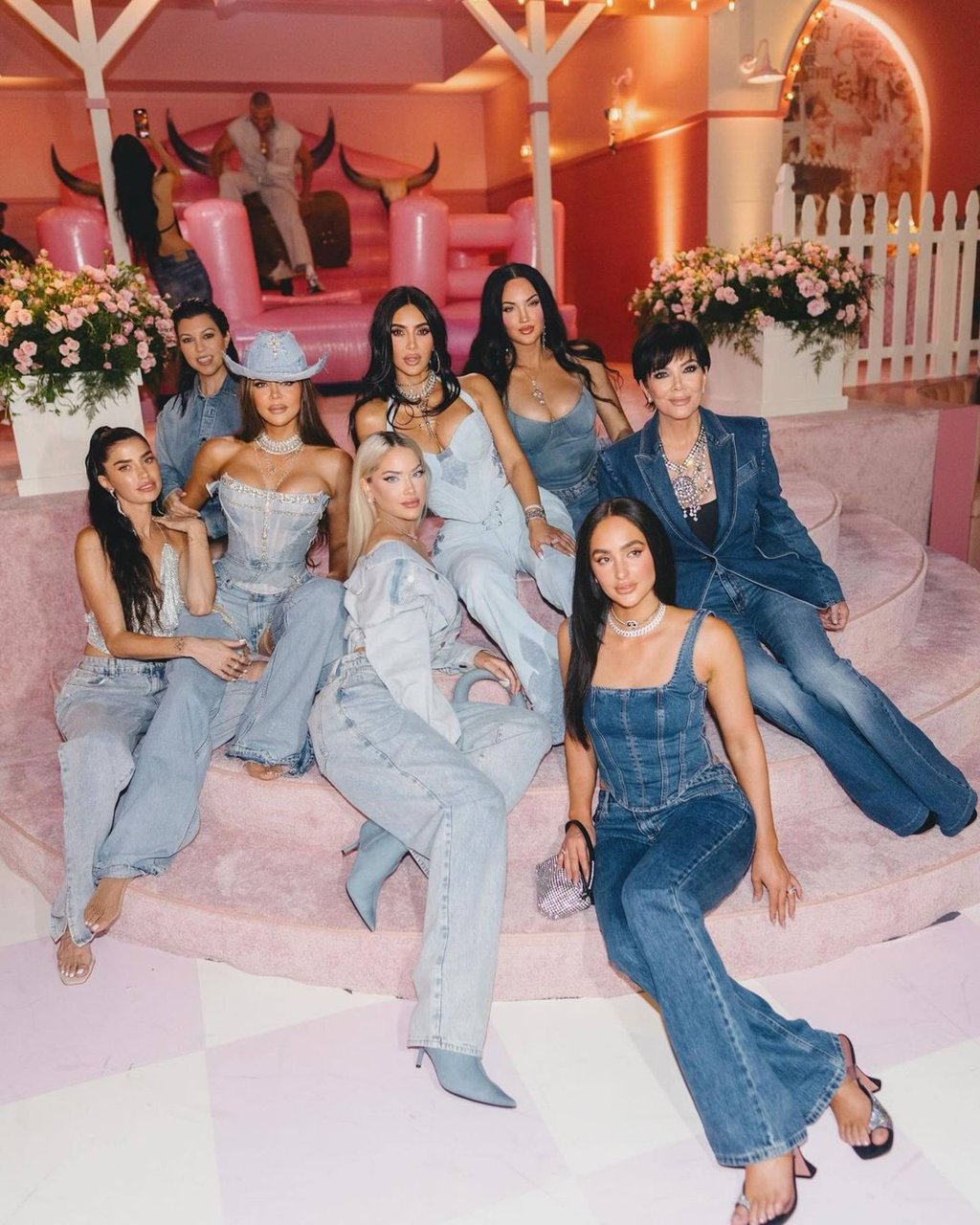 Khloé Kardashian surrounded by friends and family – including Kris Jenner, Kim Kardashian and Olivia Pierson – at her recent “Dollywood”-themed birthday party. Photo: @oliviapierson/Instagram