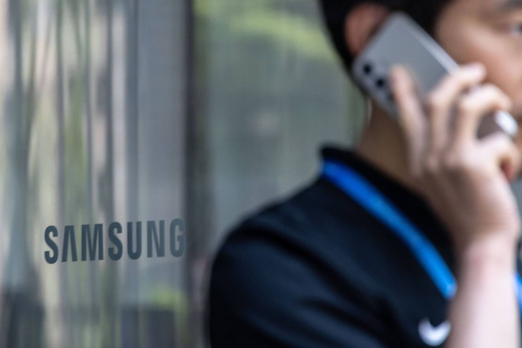 A man uses a mobile phone outside the Samsung Electronics headquarters in Seoul, South Korea, June 28, 2024. Photo: Bloomberg A man uses a mobile phone outside the Samsung Electronics headquarters in Seoul, South Korea, June 28, 2024. Photo: Bloomberg