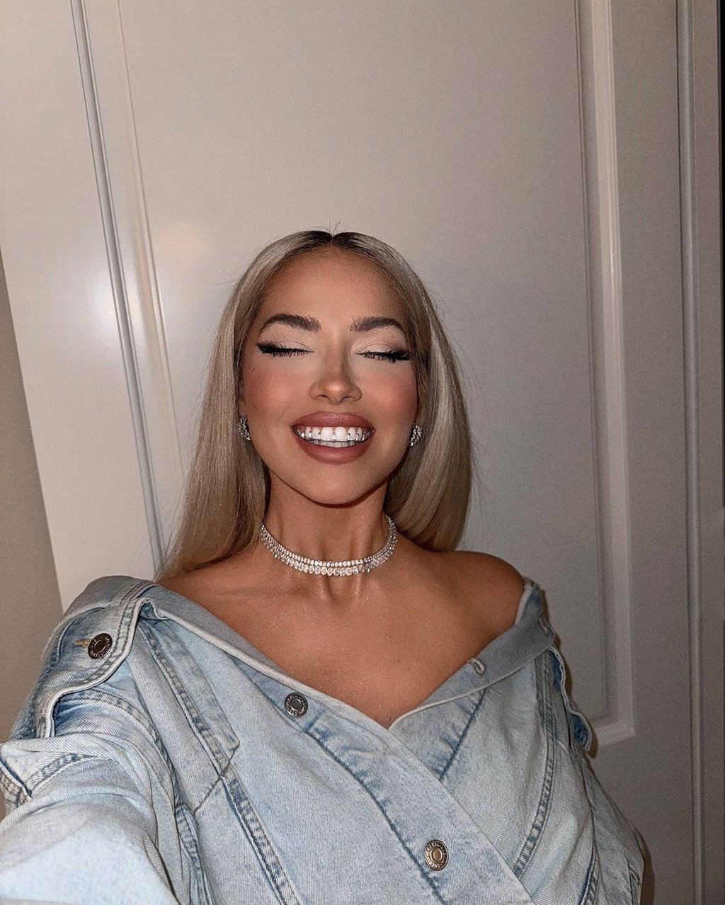 Influencer and reality star Olivia Pierson promoting IceGiant Grillz on her Instagram. Photo: @oliviapierson/Instagram