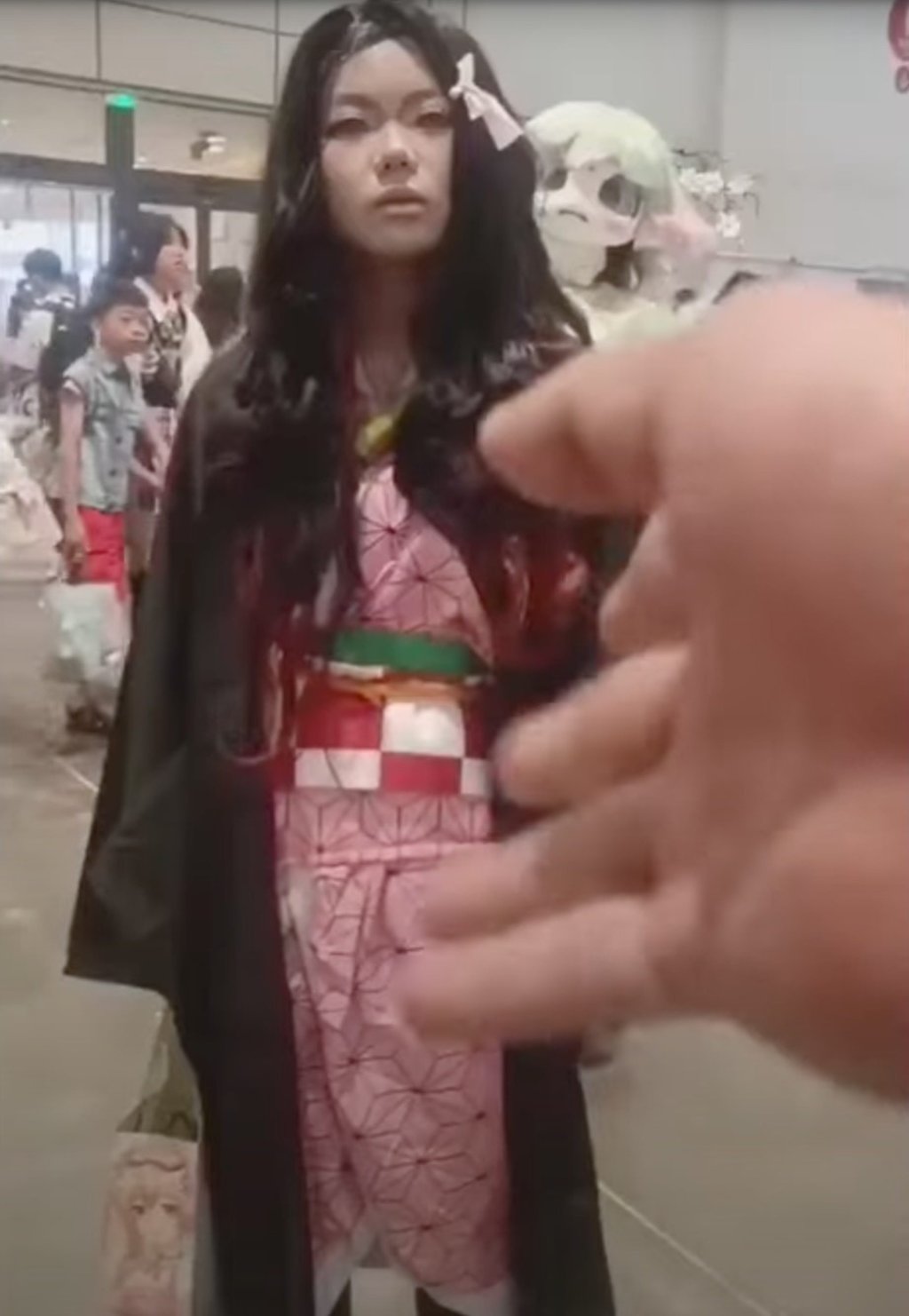 The woman in a kimono was confronted by a security guard at the expo entrance. Photo: YouTube/li23 The woman in a kimono was confronted by a security guard at the expo entrance. Photo: YouTube/li23