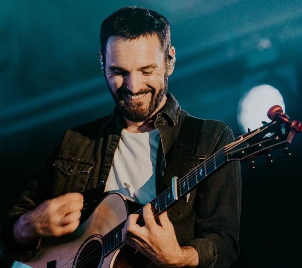 Johnny McDaid is not only part of Snow Patrol, he’s also a very successful songwriter and producer. Photo: @courteneycoxofficial/Instagram